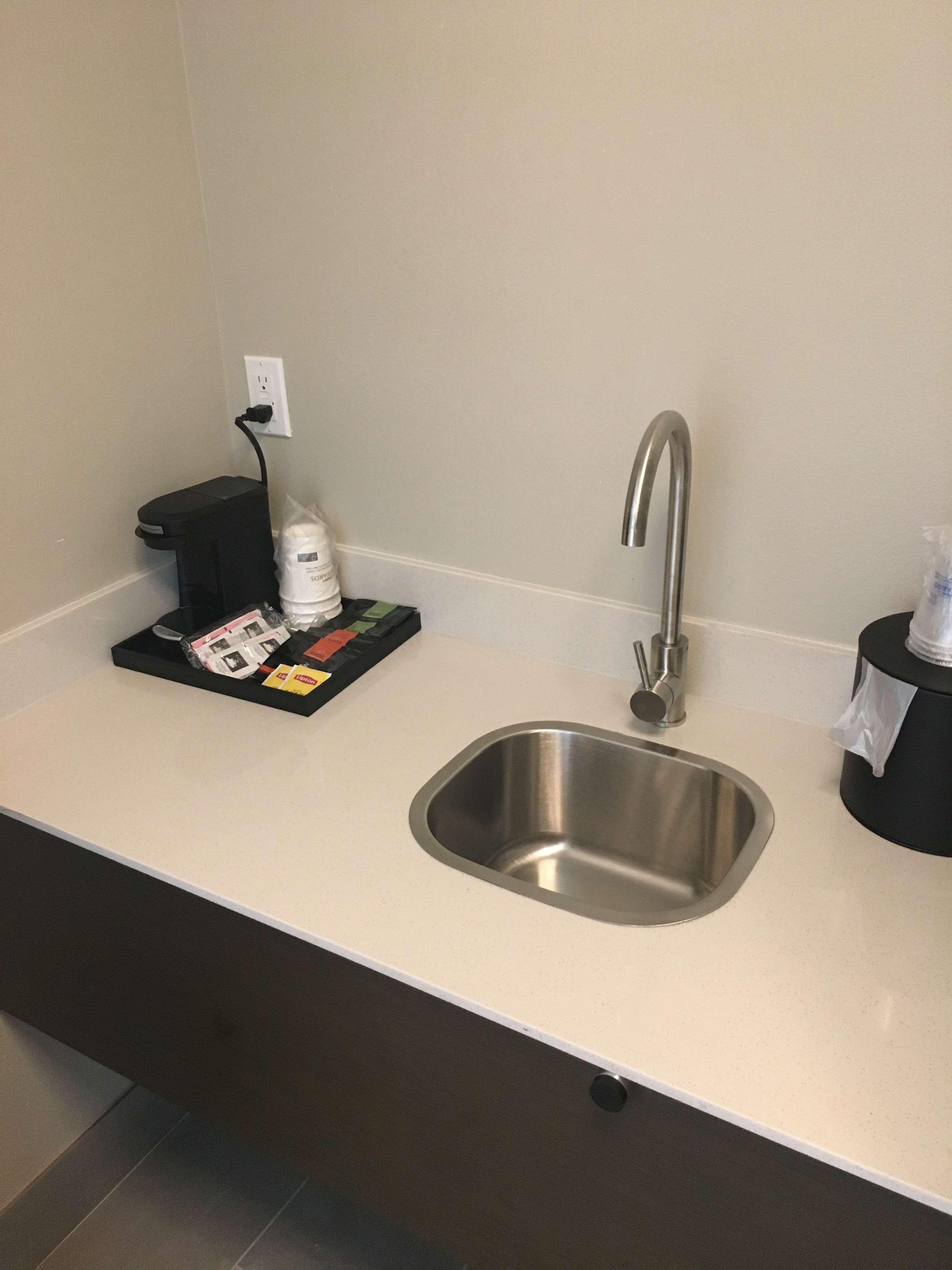 Best Western Plus New Barstow Inn & Suites Екстериор снимка