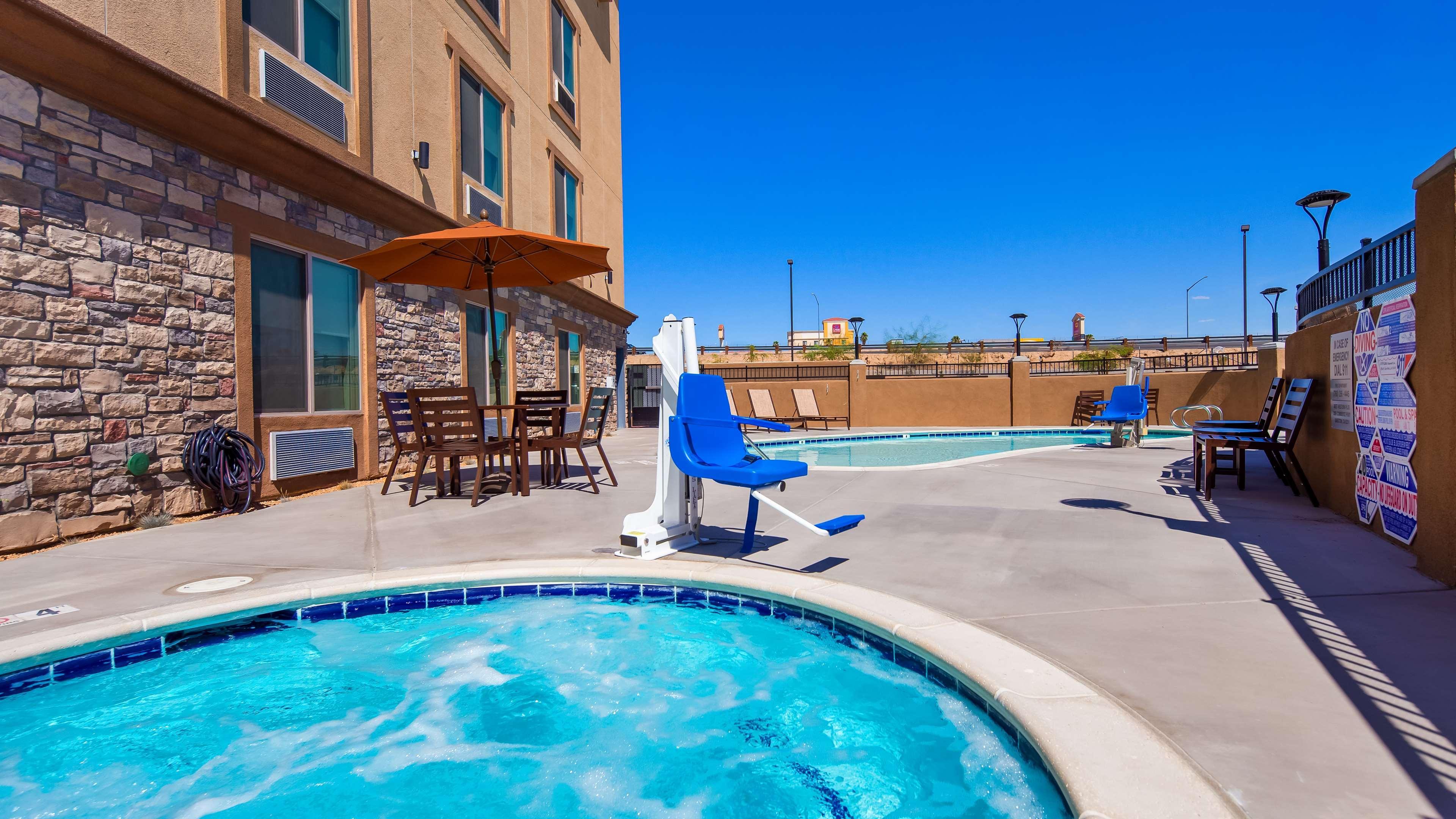 Best Western Plus New Barstow Inn & Suites Екстериор снимка